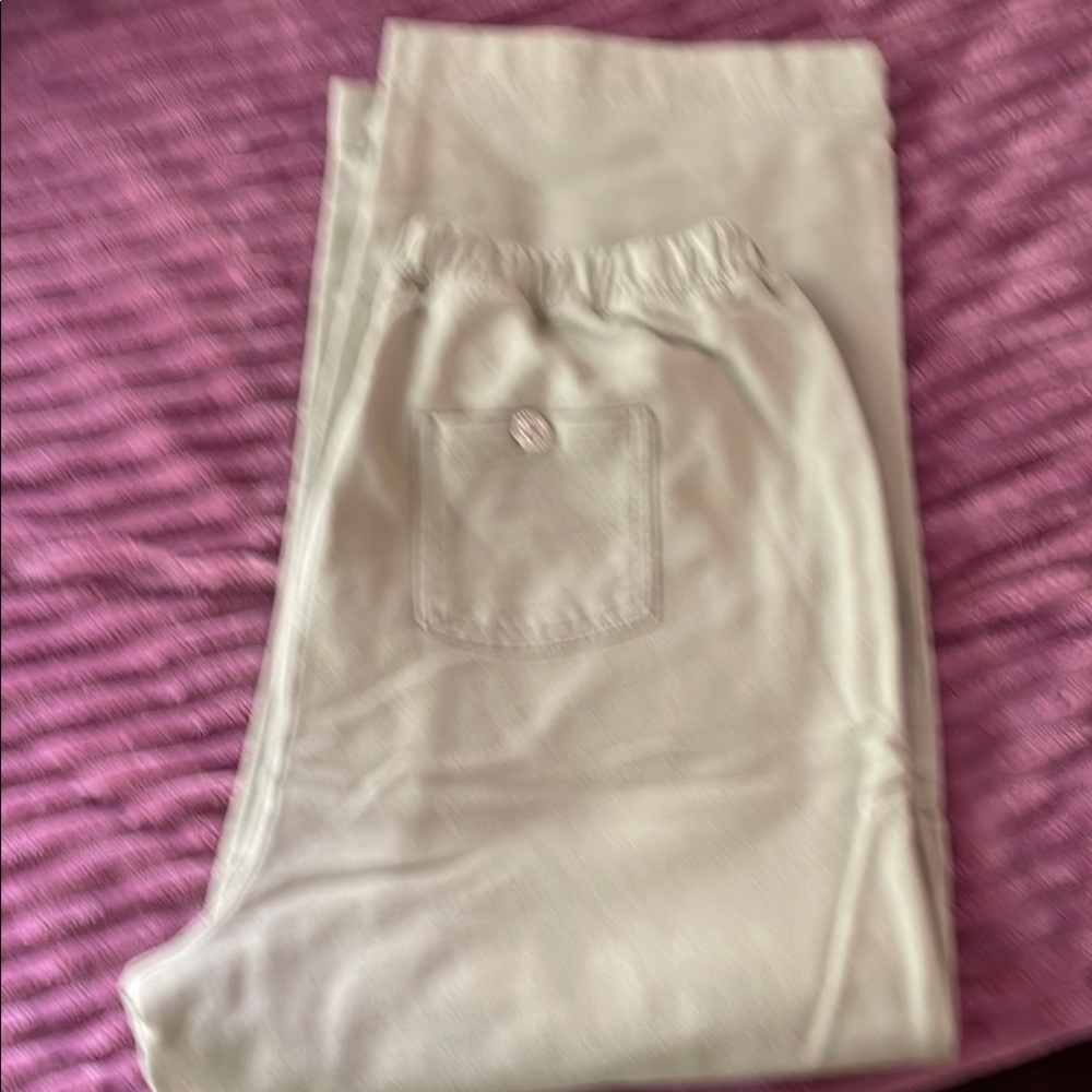 Womens Medium Green Capri Pants